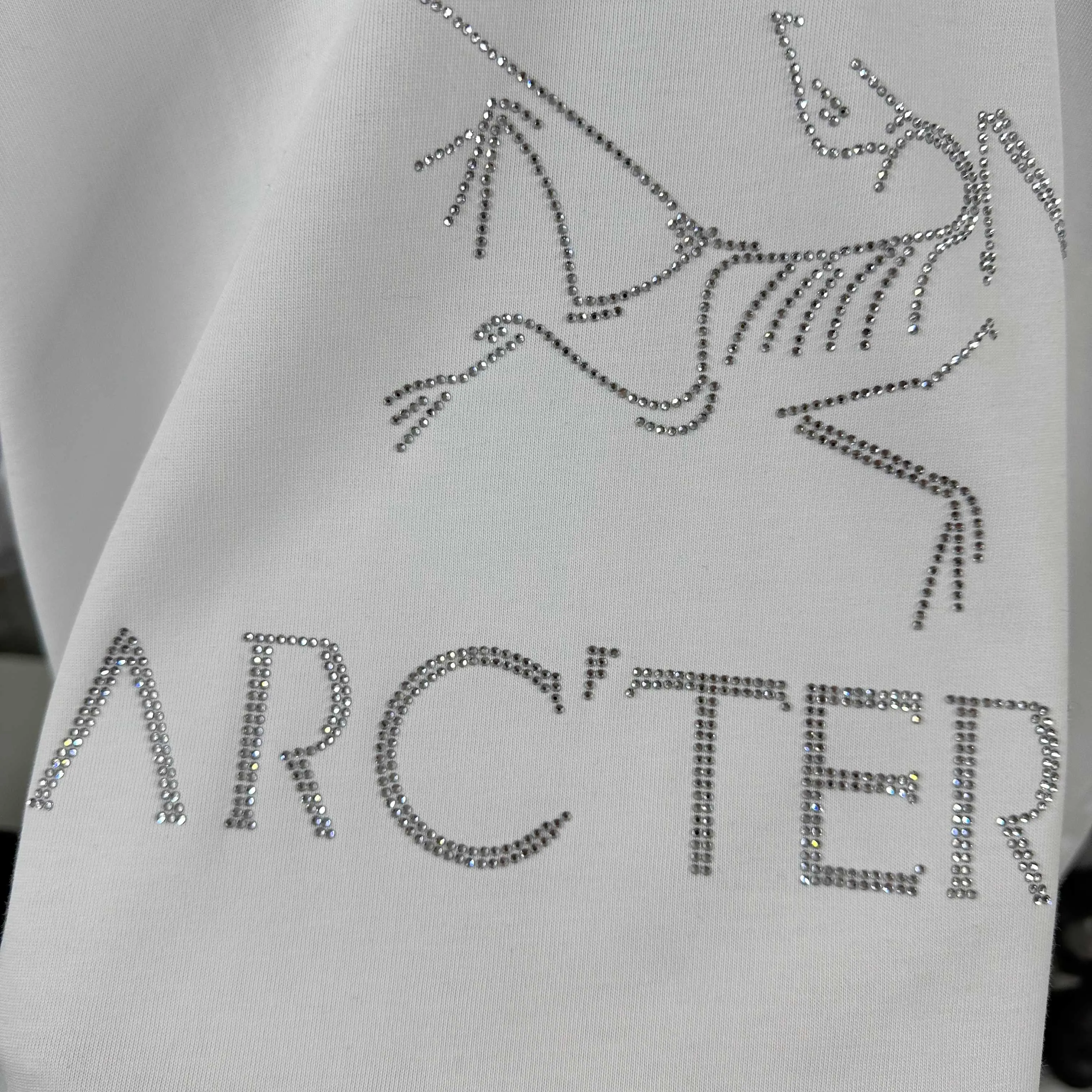 ARC'TERYX* * 2026 New Arrival Classic T Same Style ：Black White Red Size： S （90-130 ） M （120-150 ） L （140-165 ） XL （160-180 ） XXL （180 ）